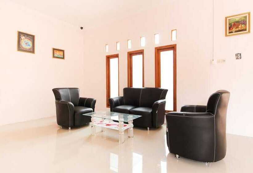 بنسيون Reddoorz Near Balekambang City Park