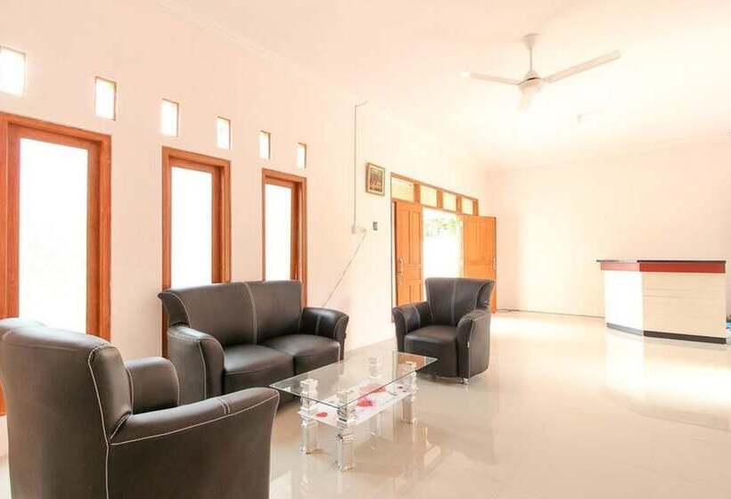 بنسيون Reddoorz Near Balekambang City Park