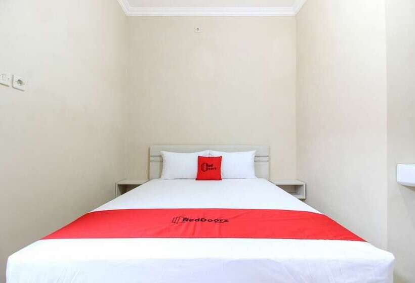 بنسيون Reddoorz Near Balekambang City Park