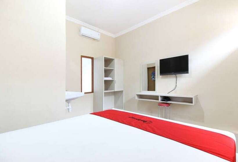 بنسيون Reddoorz Near Balekambang City Park