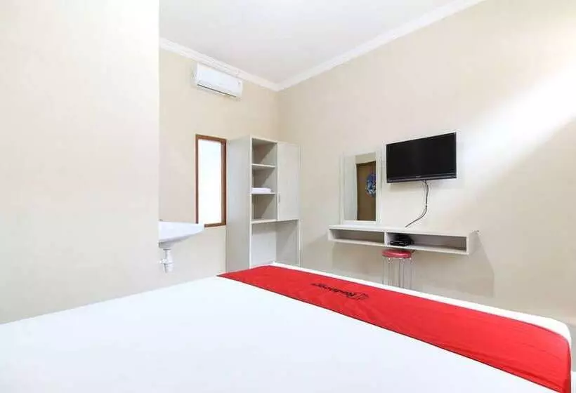 Majatalo Reddoorz Near Balekambang City Park