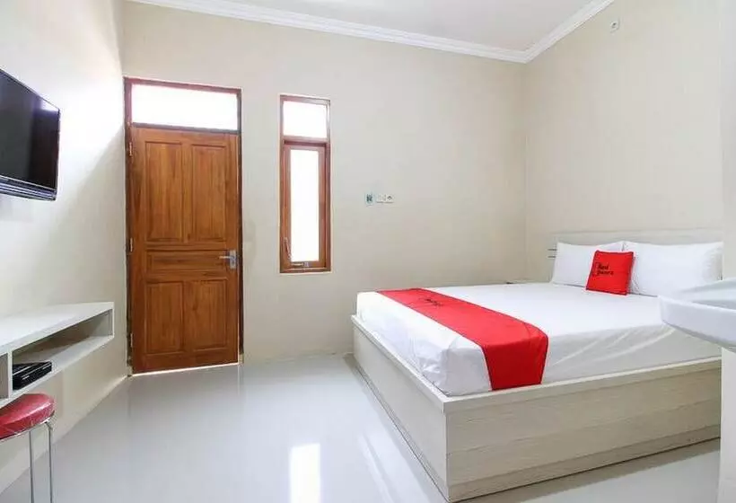 Majatalo Reddoorz Near Balekambang City Park