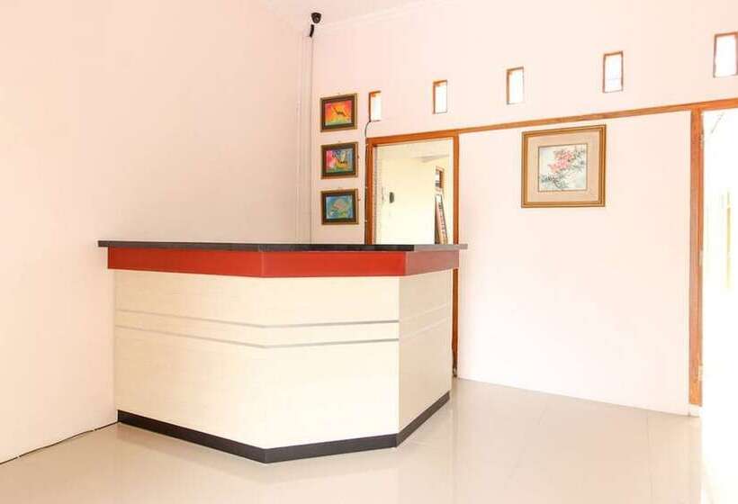 بنسيون Reddoorz Near Balekambang City Park