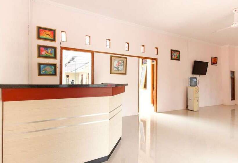 بنسيون Reddoorz Near Balekambang City Park