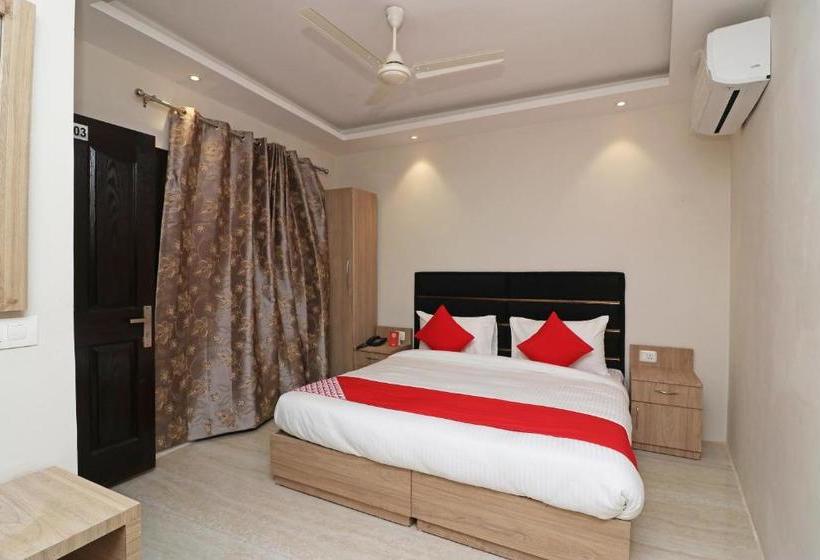 Hotel Oyo Flagship 28272 Honkong Bazaar