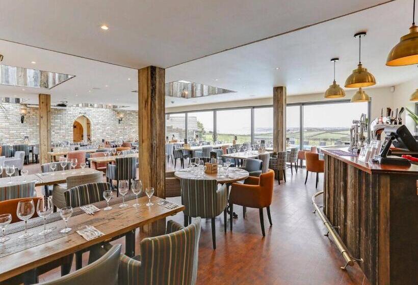 酒店 The Pickwick Inn & Oliver's Restaurant