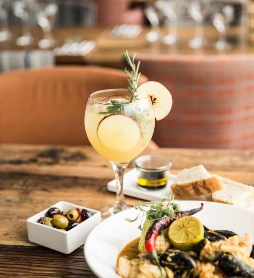 酒店 The Pickwick Inn & Oliver's Restaurant