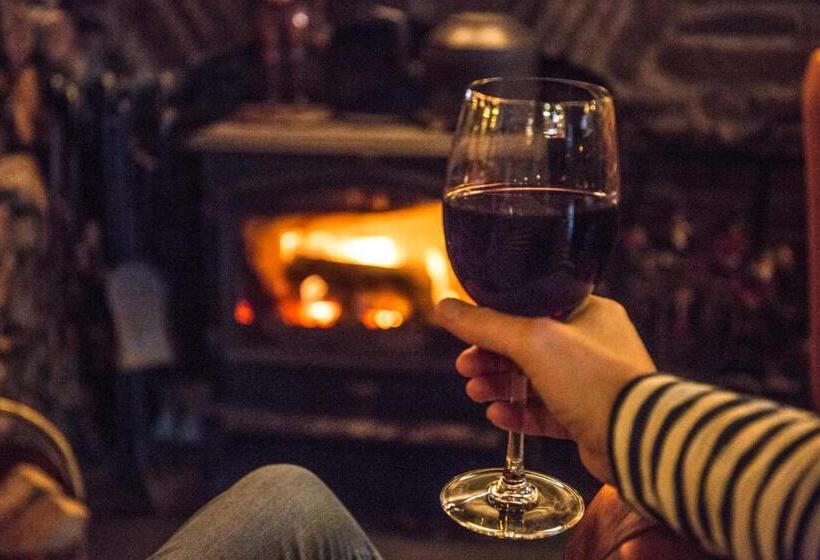 酒店 The Pickwick Inn & Oliver's Restaurant