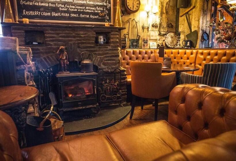 酒店 The Pickwick Inn & Oliver's Restaurant