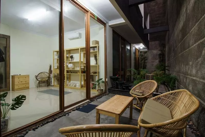 ペンション Reddoorz Plus @ Daan Mogot Jakarta 2