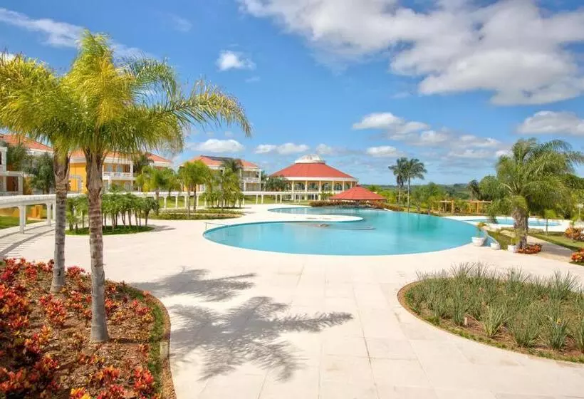 Hotelli Daj Resort & Marina