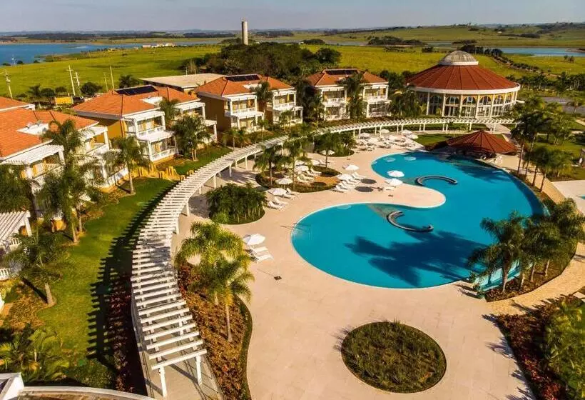 Hotelli Daj Resort & Marina