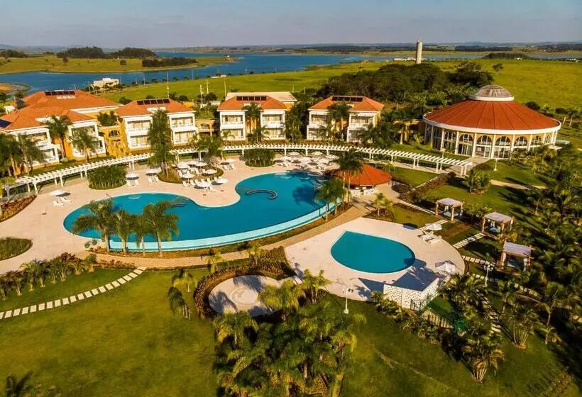 Hotelli Daj Resort & Marina