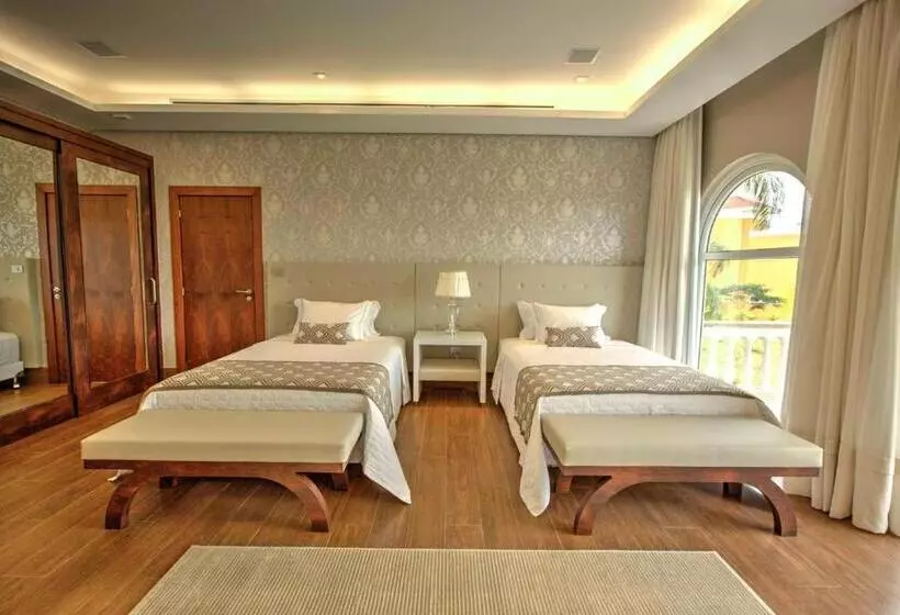 Hotelli Daj Resort & Marina