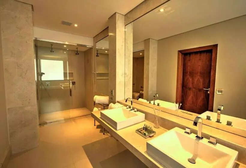 Hotelli Daj Resort & Marina