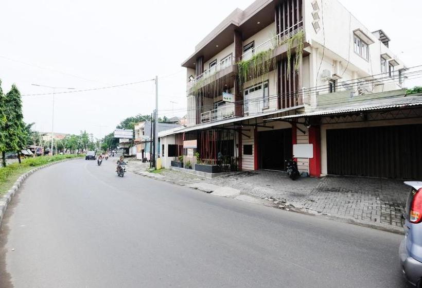 بنسيون Reddoorz Near Universitas Semarang