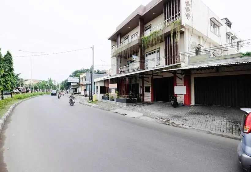 Majatalo Reddoorz Near Universitas Semarang