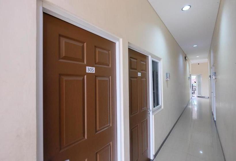 بنسيون Reddoorz Near Universitas Semarang