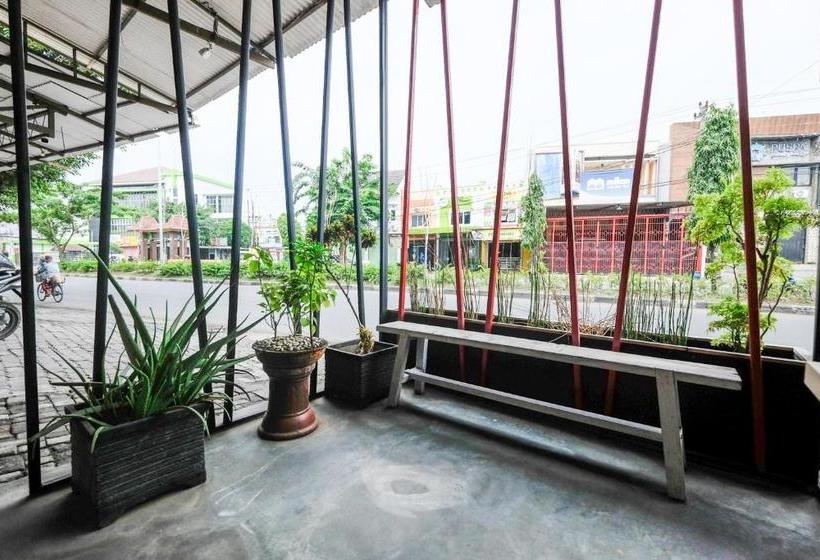 بنسيون Reddoorz Near Universitas Semarang