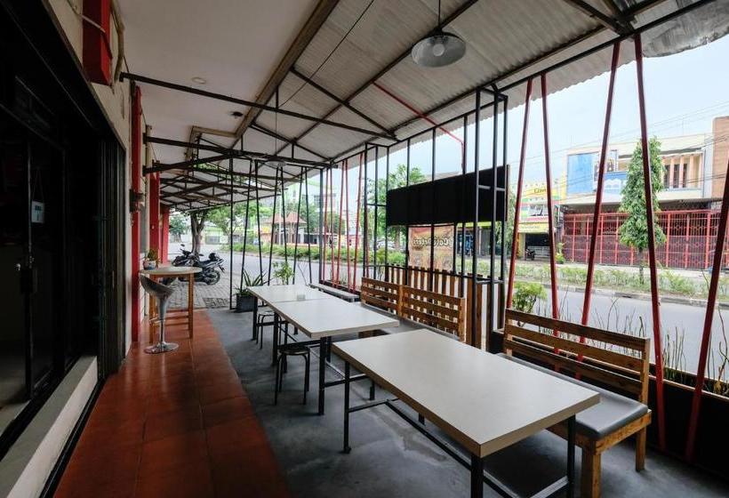 بنسيون Reddoorz Near Universitas Semarang