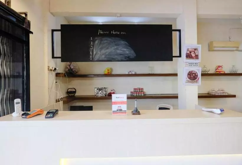 Majatalo Reddoorz Near Universitas Semarang