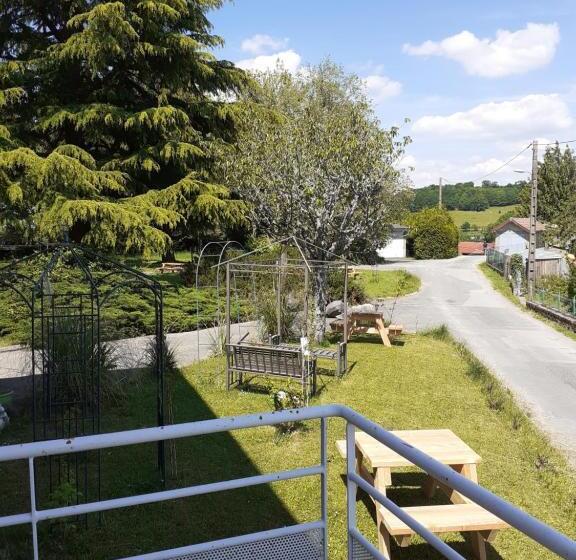 Hotel Les Remparts   Chez Dan Et Francois