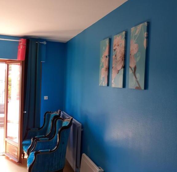 Hotel Les Remparts   Chez Dan Et Francois