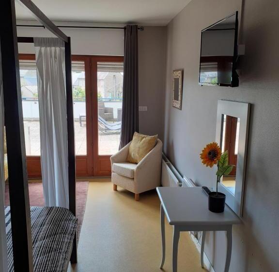 Hotel Les Remparts   Chez Dan Et Francois