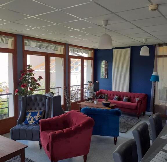 Hotel Les Remparts   Chez Dan Et Francois