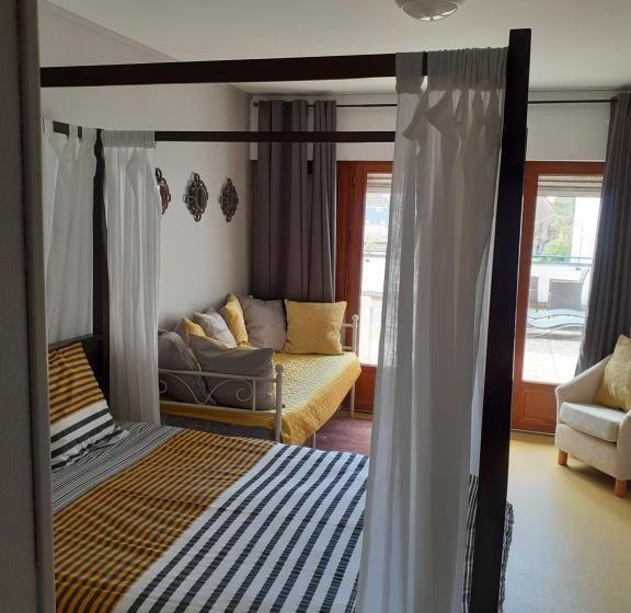 Hotel Les Remparts   Chez Dan Et Francois