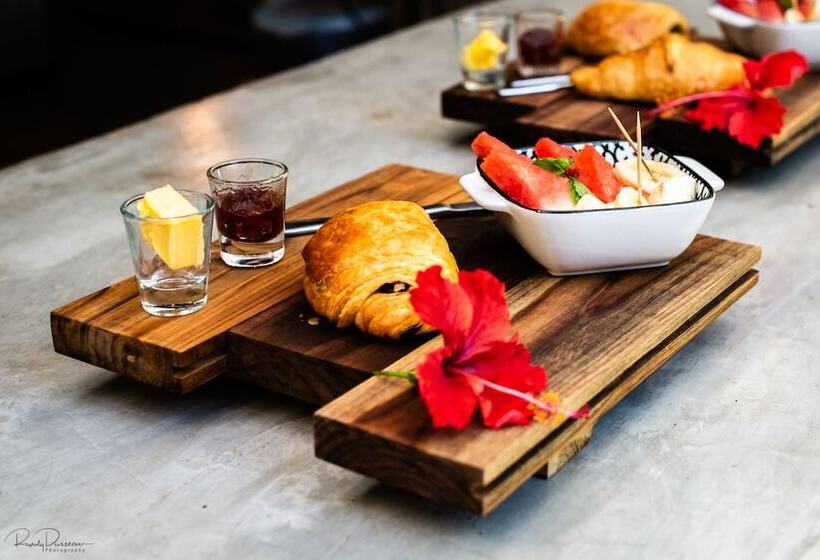 Отель Libelula Lounge & Lodgings