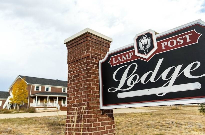 فندق صغير Lamp Post Lodge