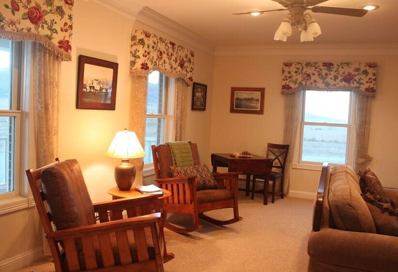 فندق صغير Lamp Post Lodge