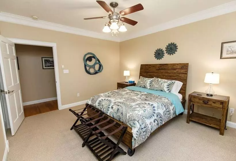 Retkeilymaja Lamp Post Lodge