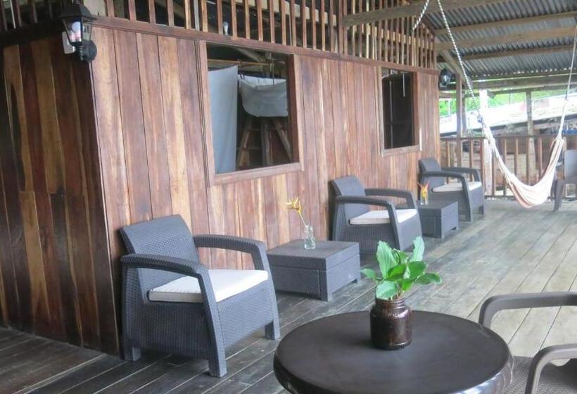 هاستل Posada El Acuario