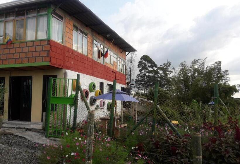 Hostel Vivienda Turistica Yerbabuena