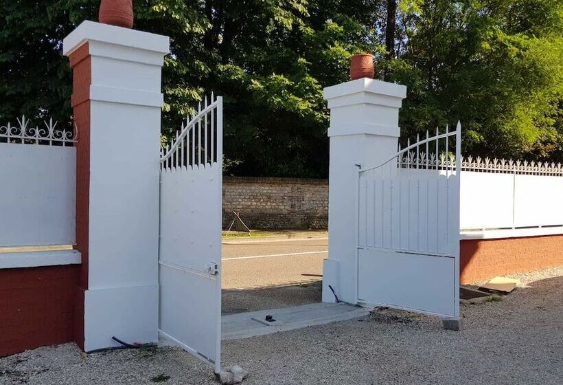 住宿加早餐  Hameau Des Essarts