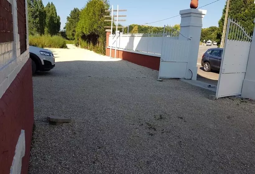 Aamiaismajoitus (B&B) Hameau Des Essarts