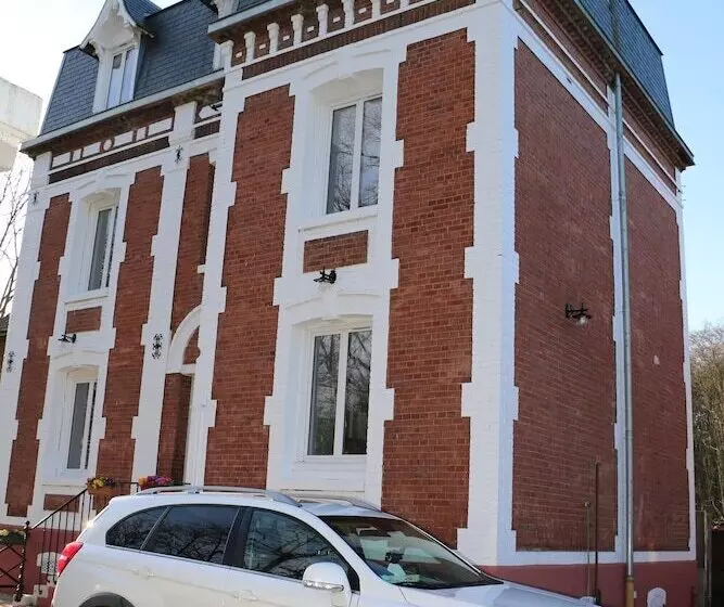 Aamiaismajoitus (B&B) Hameau Des Essarts