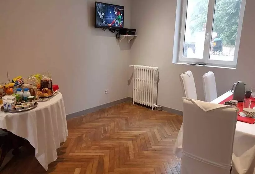 Aamiaismajoitus (B&B) Hameau Des Essarts