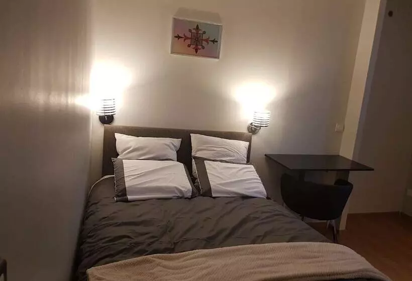 Aamiaismajoitus (B&B) Hameau Des Essarts