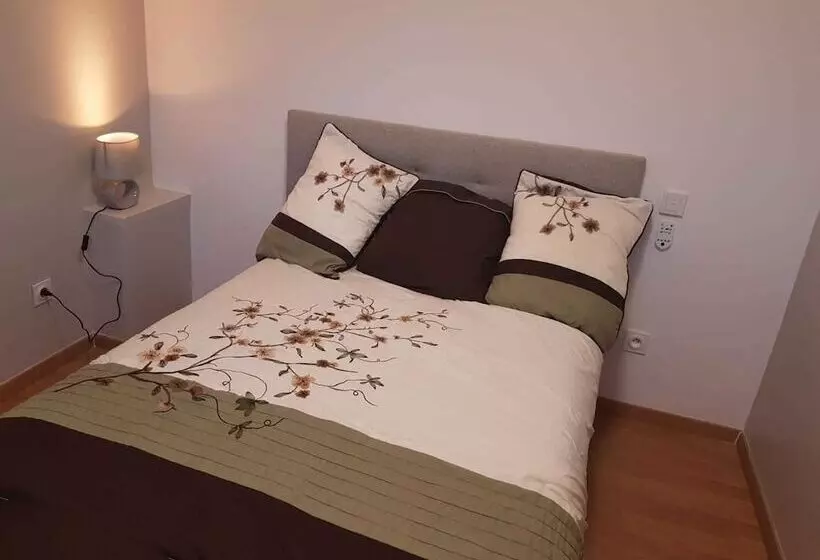 Aamiaismajoitus (B&B) Hameau Des Essarts