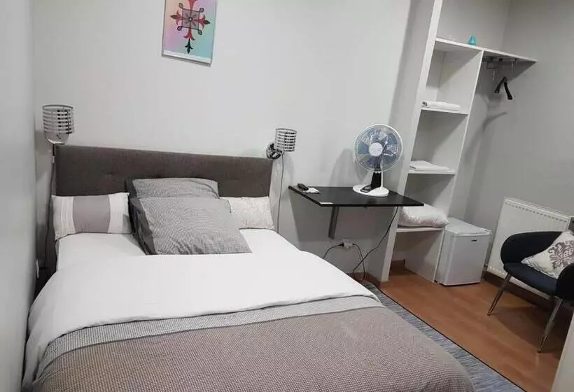 Aamiaismajoitus (B&B) Hameau Des Essarts