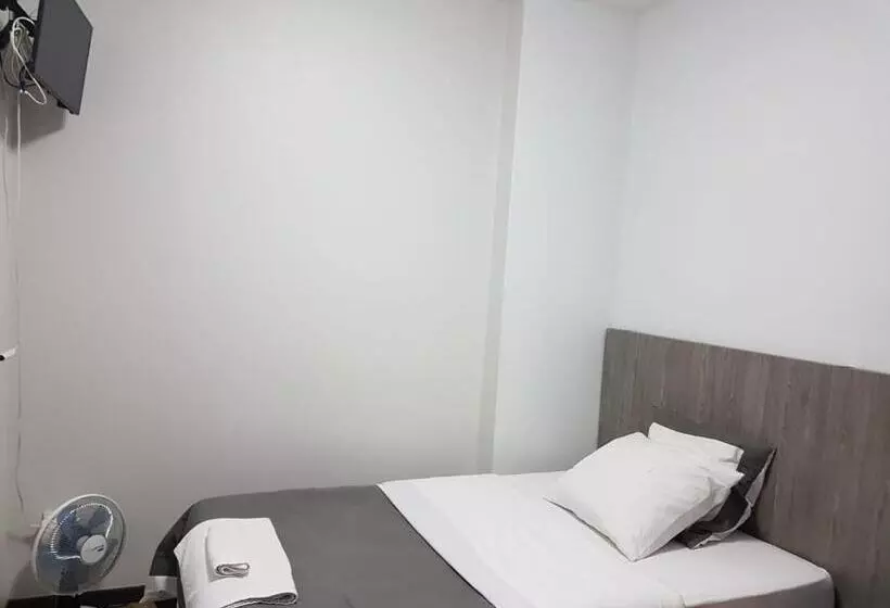 Aamiaismajoitus (B&B) Hameau Des Essarts