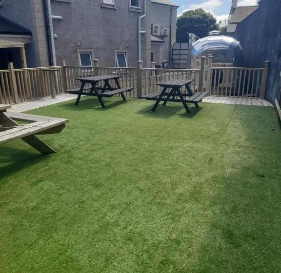 민박 The Armada Bar And Restaurant