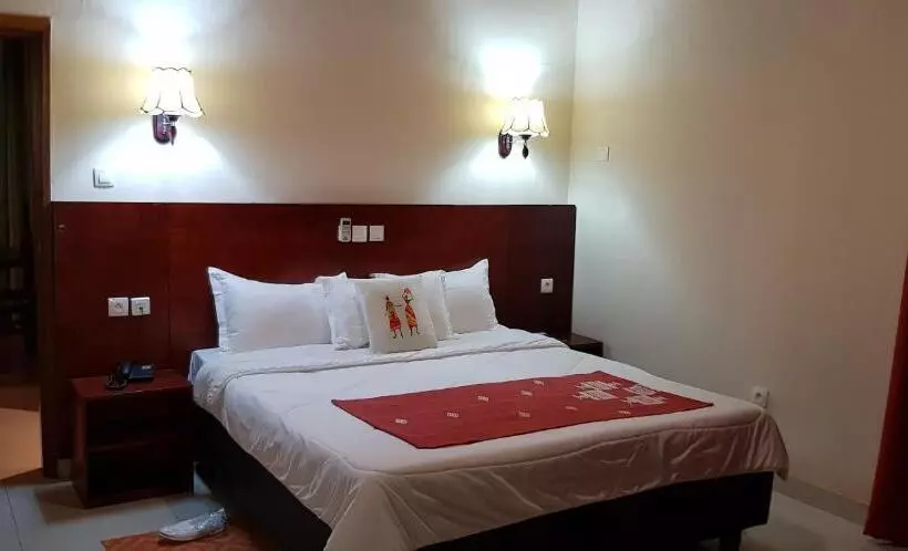 هتل Hôtel La Rose Blanche Korhogo