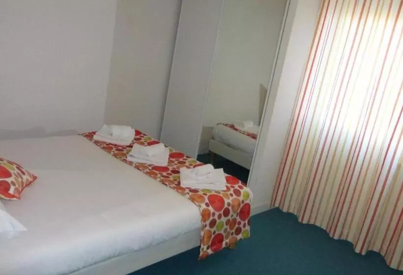 Hotelli Les Balcons Du Velay