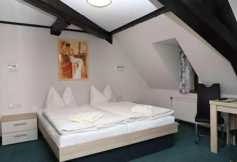 Hotelli Schlossgasthaus Lichtenwalde