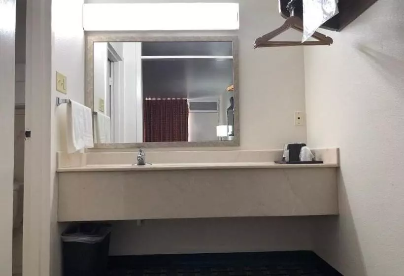 Motelli Mid Continent Inn