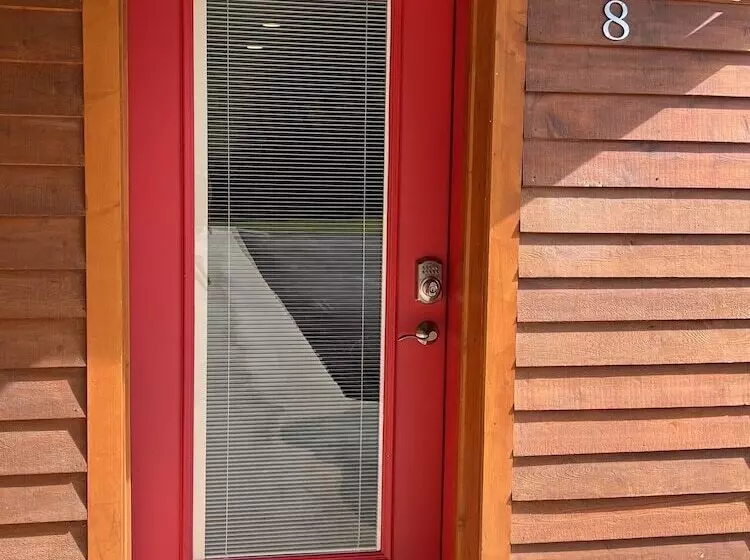 Motelli Tahquamenon Suites Lodging